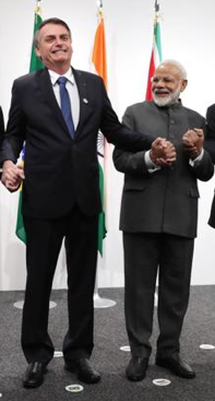 survivalesp's tweet photo. Bolsonaro 🇧🇷 y Modi 🇮🇳 hoy en la cumbre del G20 en Osaka, Japón.

👉 Cada uno de ellos está poniendo en riesgo a millones de indígenas en sus países y a su vez al entorno que estos pueblos custodian.

✊ Unámonos para detenerlos: https://t.co/eg9uJukTBl https://t.co/F7rNBQIwIJ