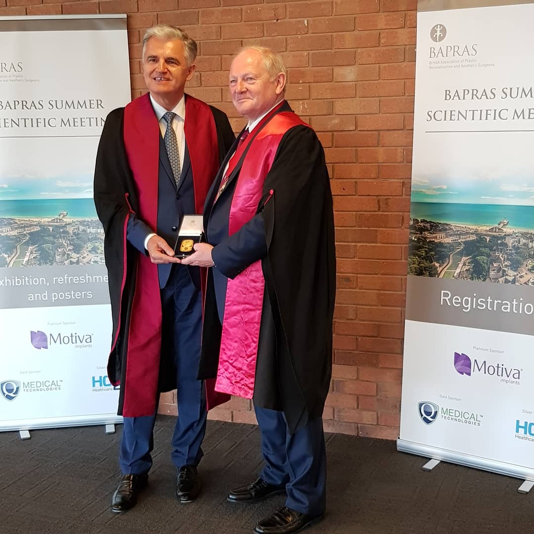 BAPRASvoice's tweet photo. The annual Gillies lecture is currently underway at #BAPRASSummer19 🏖 which this year is led by Professor M Ninkovic 👏🎖 https://t.co/b7WBBUbu62
