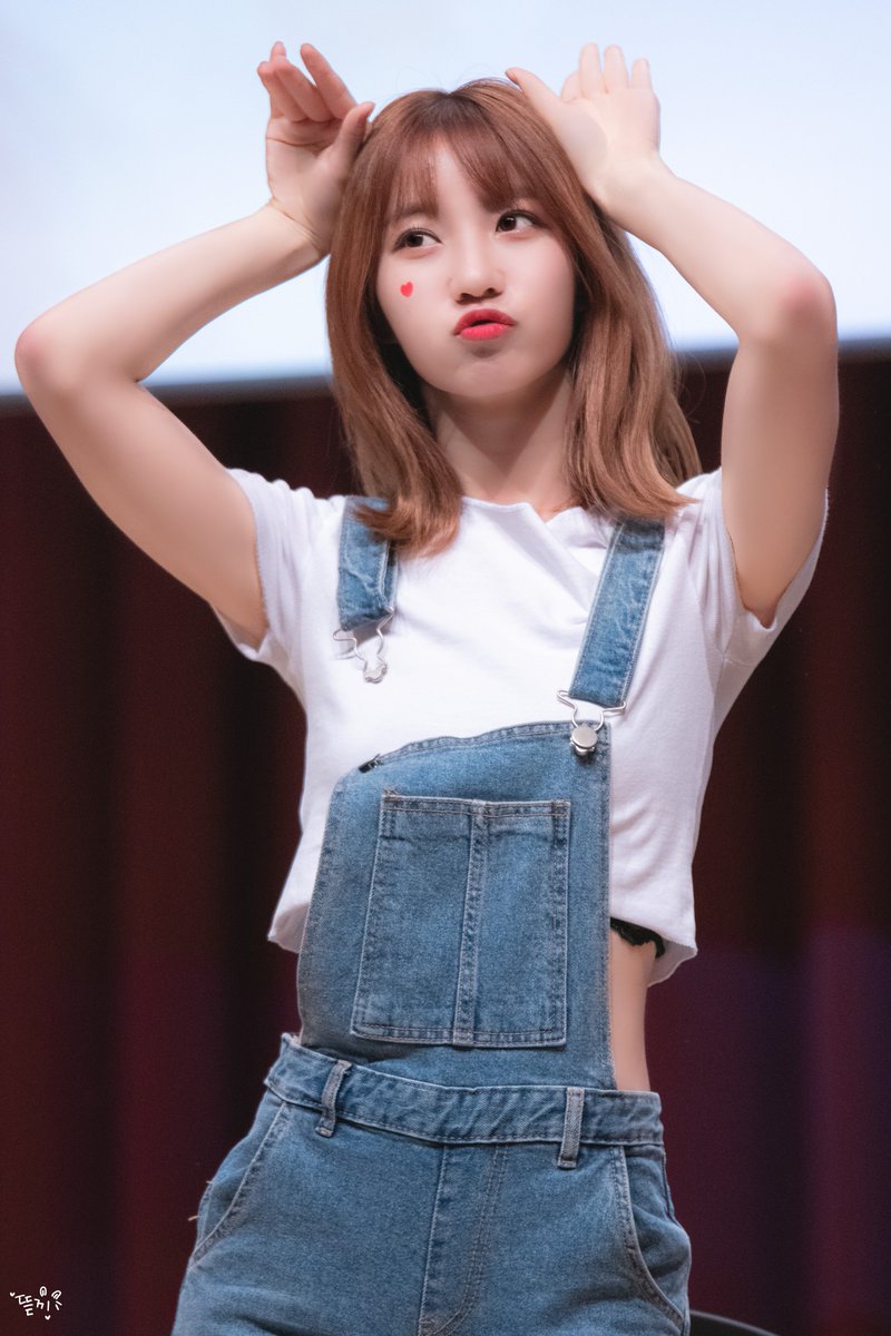 BINNIE_RABBIT's tweet photo. 190602 대전 팬싸인회 비니

칠흑같은 암흑 속 
틈 사이로 한 줄기 빛이 새어 나왔는데
그 빛이 너였구나, 배유빈

#오마이걸 #OHMYGIRL #おまごる
#비니 #BINNIE #ビニ
@WM_OHMYGIRL https://t.co/jLQetG2ay9
