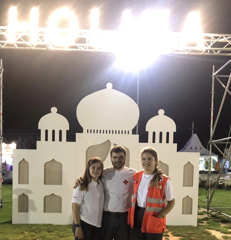 CREMendavia's tweet photo. Ayer varios voluntarios de nuestra asamblea fueron a echar una mano a los compañeros de Cruz Roja Ablitas en el #holikafestival https://t.co/tOK5Su082V