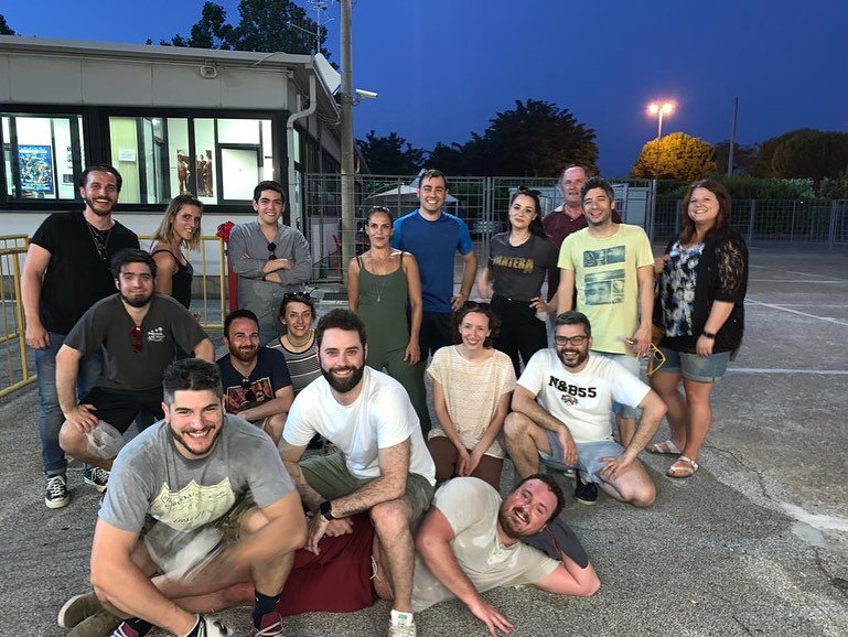 Cosmobile's tweet photo. “La vita è correre. 
Il resto è soltanto attesa”. 
[Steve McQueen]
Che squadra! 
❤️💥🏎⚙️😎✌️💪☀️
.
.
.
#cosmobile #cosmogokart #cosmoteam #gokart #gokarts #motorvalley #cosmoserate #seredestate #stevemcqueen #emiliaromagna #cervia https://t.co/vZJBqZOLn8