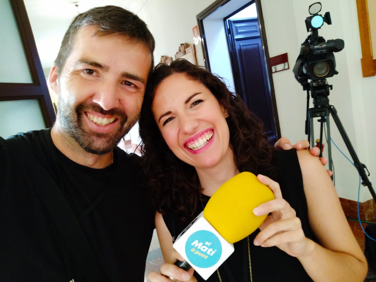 Ara si que si... açò és el final... s'acaba <a href="/elmatiapunt/">El matí À Punt</a> de <a href="/apunt_media/">À Punt</a> però ningú es farà pedre el somriure per treballar en està professió tan bonica com és el  #Periodisme. SOU MOLT GRANS!!!!