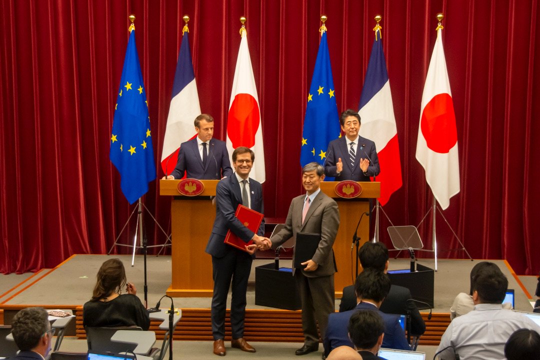 Bertrand Walckenaer (@walckenaerb) on Twitter photo Cette semaine <a href="/AFD_France/">Agence Française de #Développement (AFD) 🇫🇷 🇪🇺</a> et @JICA ont conclu un nouveau partenariat pour renforcer leur coopération dans la région indopacifique et en #Afrique. Ensemble nous œuvrons pour le financement des #ODD ! #MondeEnCommun #Partenariat (photo: JICA) Cette semaine <a href="/AFD_France/">Agence Française de #Développement (AFD) 🇫🇷 🇪🇺</a> et @JICA ont conclu un nouveau partenariat pour renforcer leur coopération dans la région indopacifique et en #Afrique. Ensemble nous œuvrons pour le financement des #ODD ! #MondeEnCommun #Partenariat (photo: JICA)