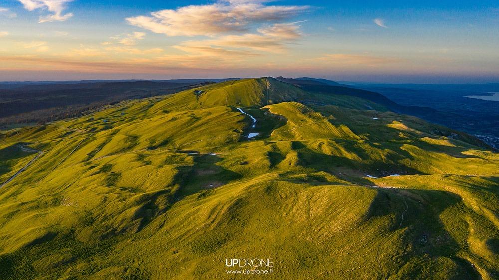 Reyrog's tweet photo. #Jura je vous envoie un peu de fraîcheur depuis les monts du Jura #updrones https://t.co/ZthbwksE2I