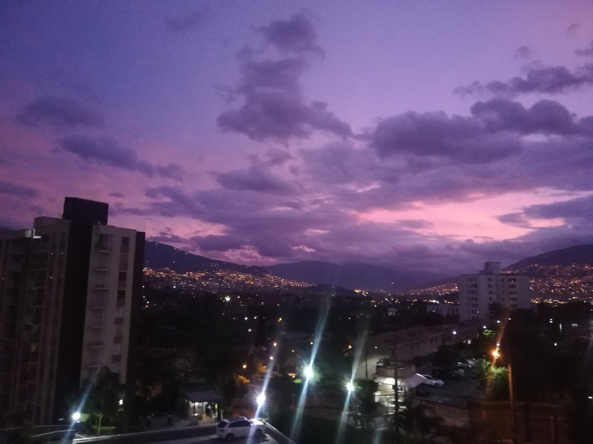 santiagoecheve's tweet photo. Y así sin filtros, a ustedes como les va amaneciendo este viernes?
#Itsweekendtime https://t.co/xQSThmAask
