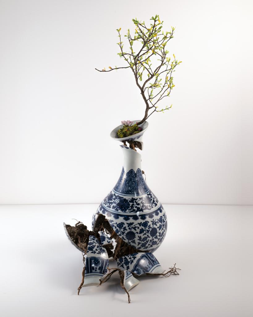 A2Z Art Gallery present the inaugural solo exhibition in Hong Kong by Émeric Chantier. he artist practices sculpting human, animal and botanical forms to investigate nature and humanity. The exhibition will be held from 29 June to 19 July.

ow.ly/qA6950uFV7t