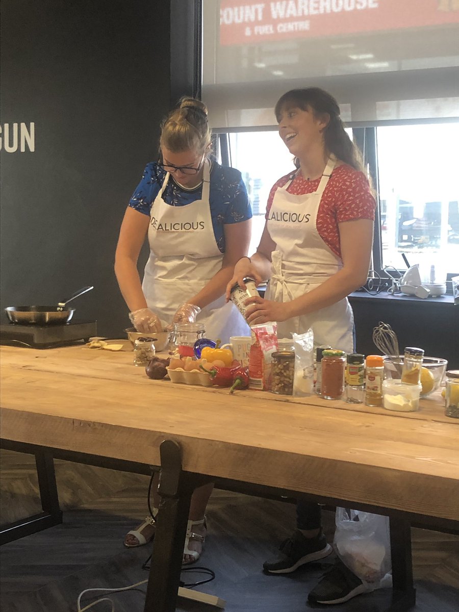 TTMEMMAJ's tweet photo. @TTMGroup empoloyees enjoying a super cookery demo from @delaliciousfood as #cookingiseasy #colourfulfood @PeptalkHQ https://t.co/xlpCb5TLp1