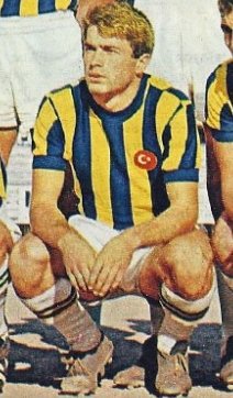 Fenerbahçe'nin bir devrini kaybetmeye maalesef devam ediyoruz. Can Bartu, Şeref Has derken Şükrü Birand'ı da kaybetmişiz. İzleyemediğimiz Fenerbahçelileri okuyarak ve Babamızdan dinleyerek büyüdük. Şükrü Birand da onlardan biriydi. Huzur içinde uyusun..
#ŞükrüBirand