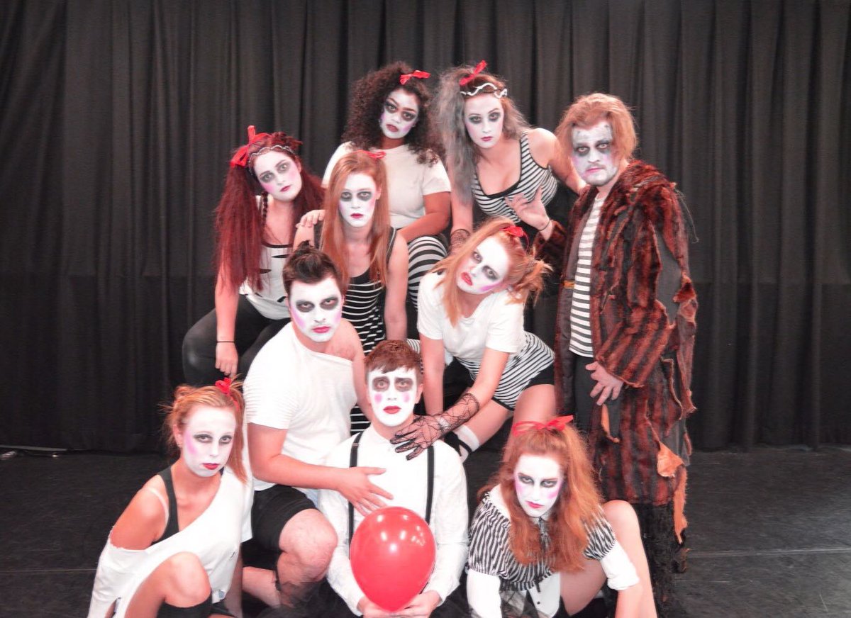 Dutch Academy of Performing Arts muziektheater jaar 3 presenteert: MacBitch. 

Een verhaal met meerdere persoonlijkheden.
Bereid je voor op een hoop gefreak!
Met muziek uit “Taboo the musical”
Vanavond 28 juni, 19:30 uur #inhetkoorenhuis 

facebook.com/events/1526166…