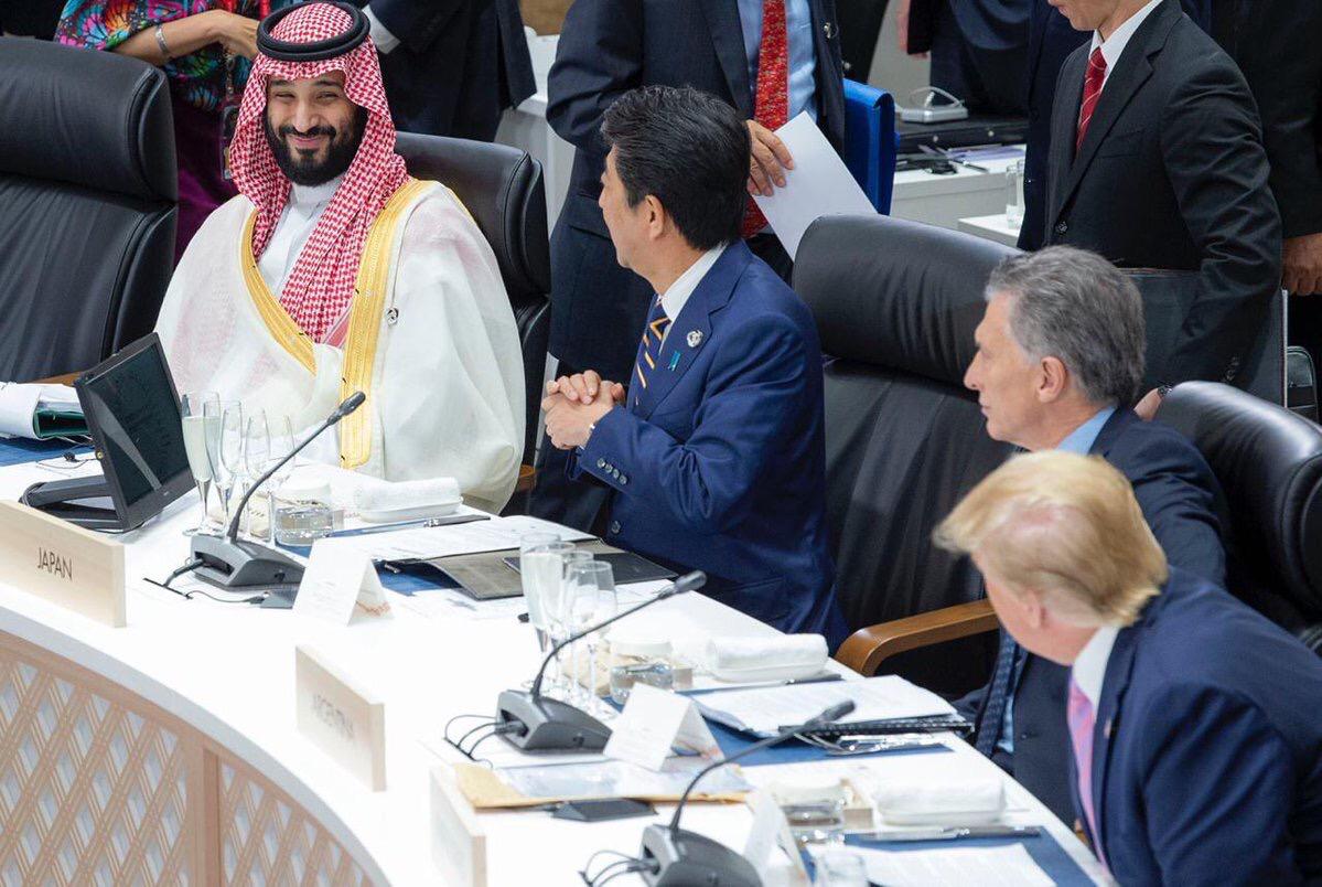 صقر والجميع يناظره ،، لله درك يا ابن سلمان لقد كنت الرقم الصعب في العالم ...