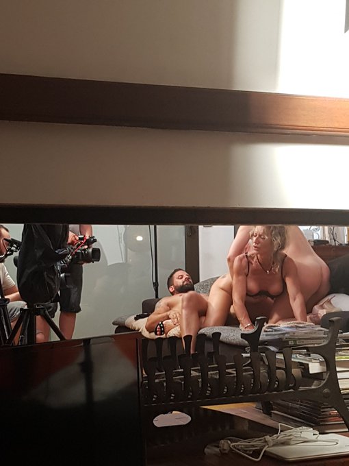 Silence &ccedil;a tourne !!!! 🎥🎬  Avec @Beaulieu_Marina @TonyCaliano @LorenzoViota et @lucyheart_x https://t<a class="tags" href="/tag/beaulieu_marina">@beaulieu_marina</a><a href="/tag/femdom"class="tags"><span>#femdom</span></a><a href="/tag/footjob"class="tags"><span>#footjob</span></a><a href="/tag/loveislove"class="tags"><span>#loveislove</span></a><a href="/tag/journeeinternationaledubaiser"class="tags"><span>#journeeinternationaledubaiser</span></a>