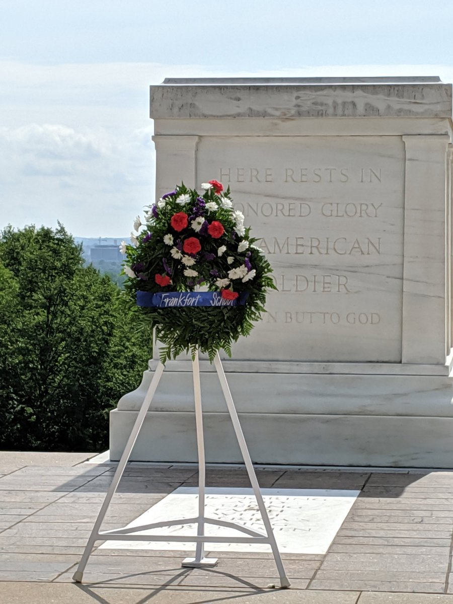 Cainjeman's tweet photo. During our trip to DC, 4 students got to participate in placing a wreath at the Tomb of the Unknown Soldier. Very honored by this unique experience. https://t.co/DxFt0ipTOU