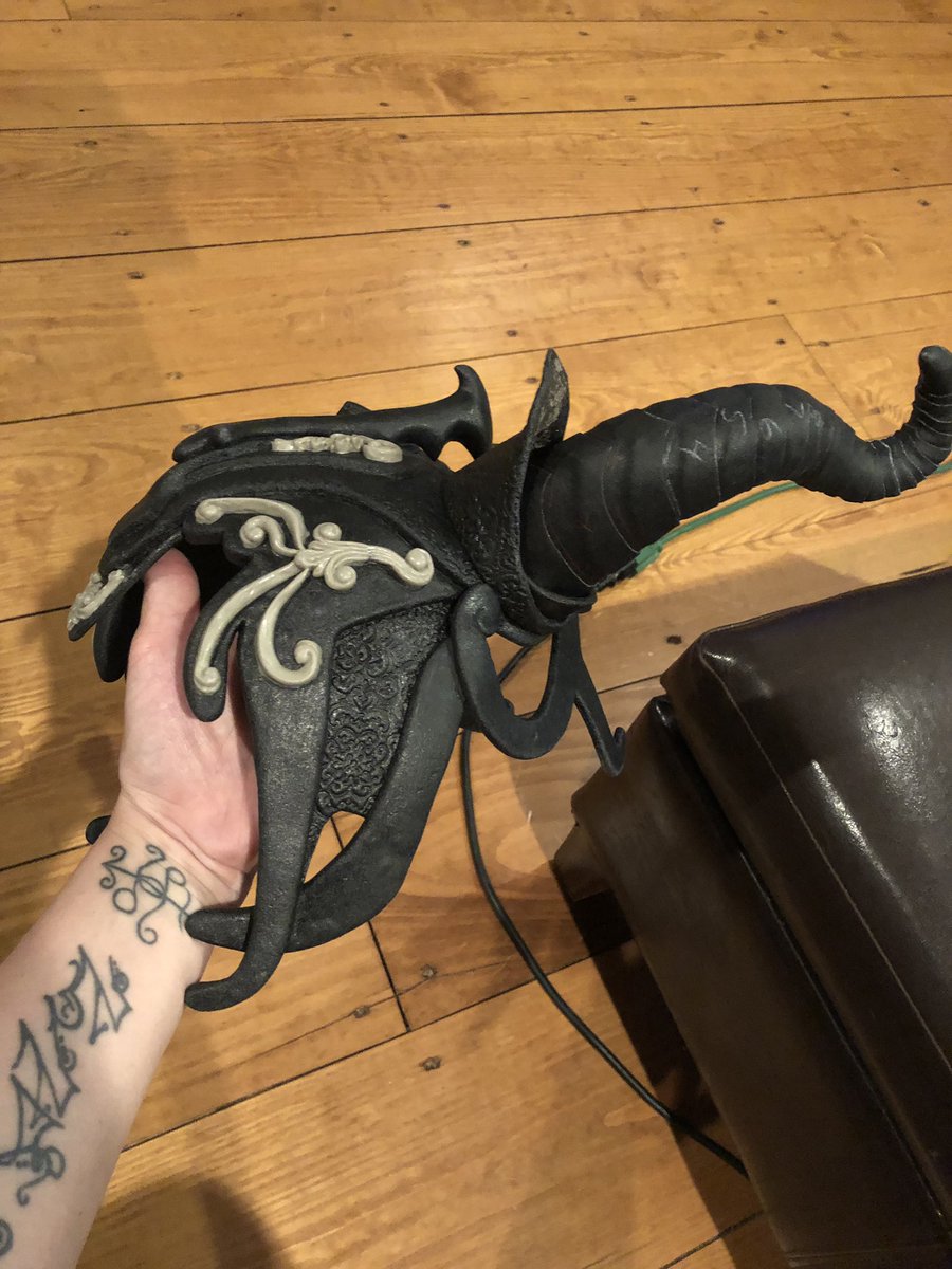 KheperaCosplay's tweet photo. 🎉HAPPY FRIDAY!!🎉
More cosplay progress
1 week from today &amp; I’ll be wearing this sexy little number &amp; leading my fellow Dragon Born 2 victory! Excited 4 #DragonThronesLarp!
@The_GameTheatre
https://t.co/uxRuhe03OO
#larp #dragonprincess #blackworbla #thibra #necromancer #cosplay https://t.co/ZjXFD2hRAE