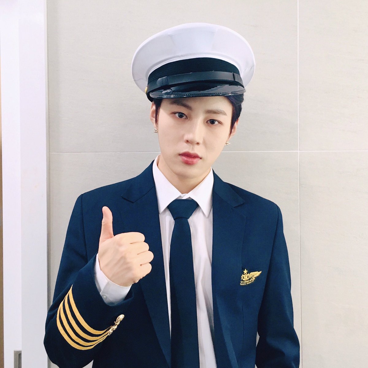 HSW_officialtwt's tweet photo. [☁]

제복입은 대왕 구르미 ��장!
제복버전 BIRD 무대 어떠셨나요?
오랜만에 만나서 반가웠어요
오늘도 응원해줘서 고마워요 하늘💜

#하성운
#HASUNGWOON
#BIRD https://t.co/vwmxALze17