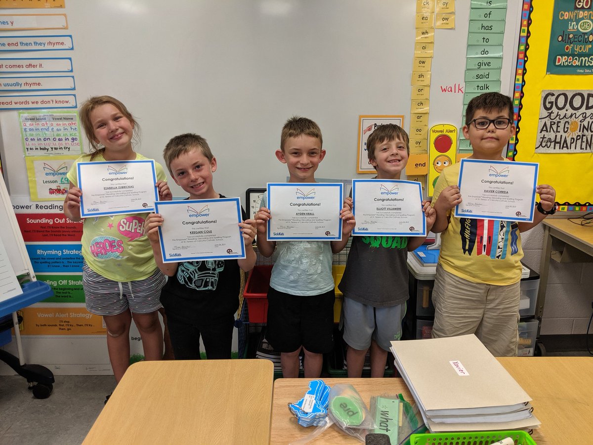 MrsHacheSTC's tweet photo. Empower students receive their certificates, great readers in grade two and three! https://t.co/XxU2lgaKTy