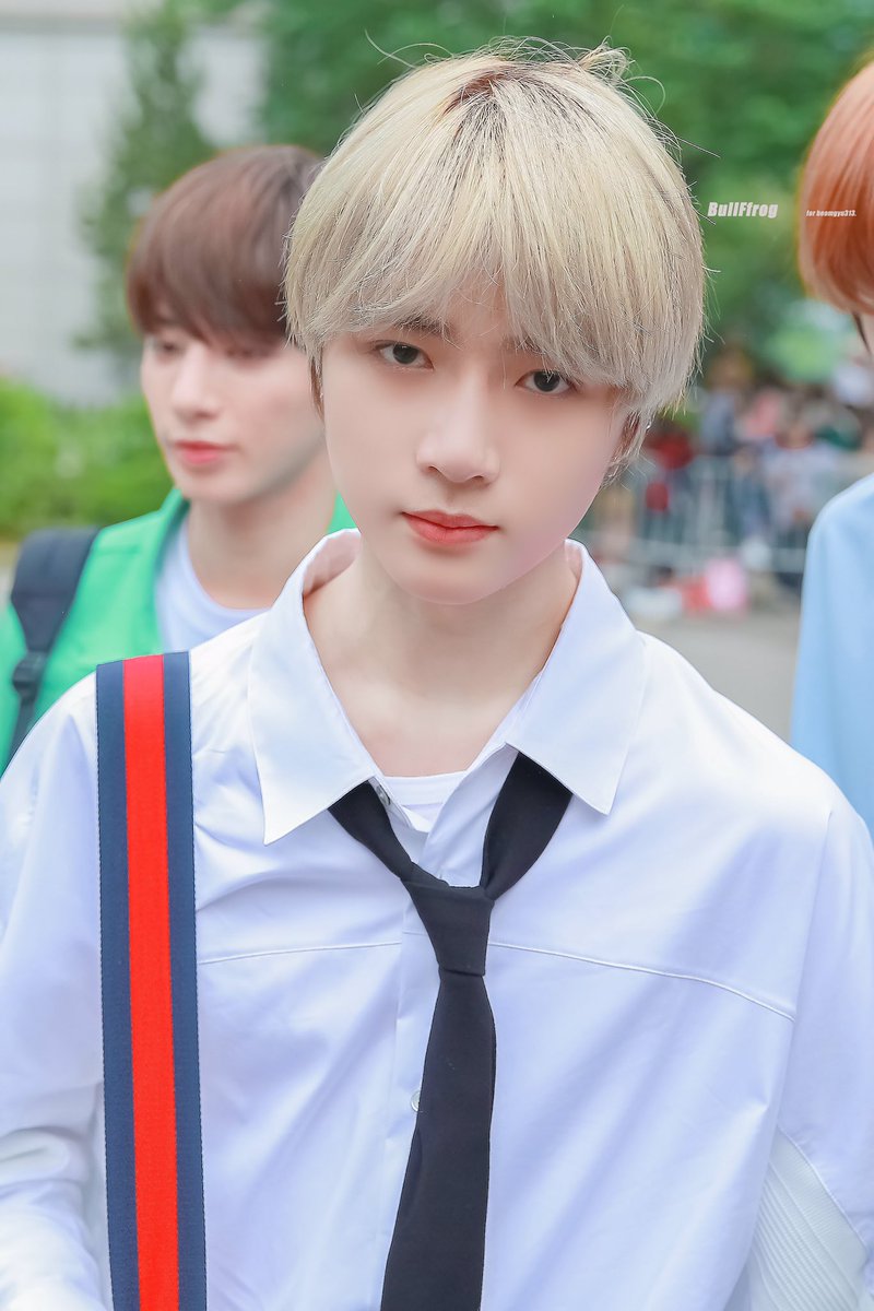 bullffrog_cbg's tweet photo. 190628 뮤직뱅크 중간퇴근

#투모로우바이투게더 #범규 #BEOMGYU #TOMMORROW_X_TOGETHER #TXT https://t.co/zgA9mzi4sD