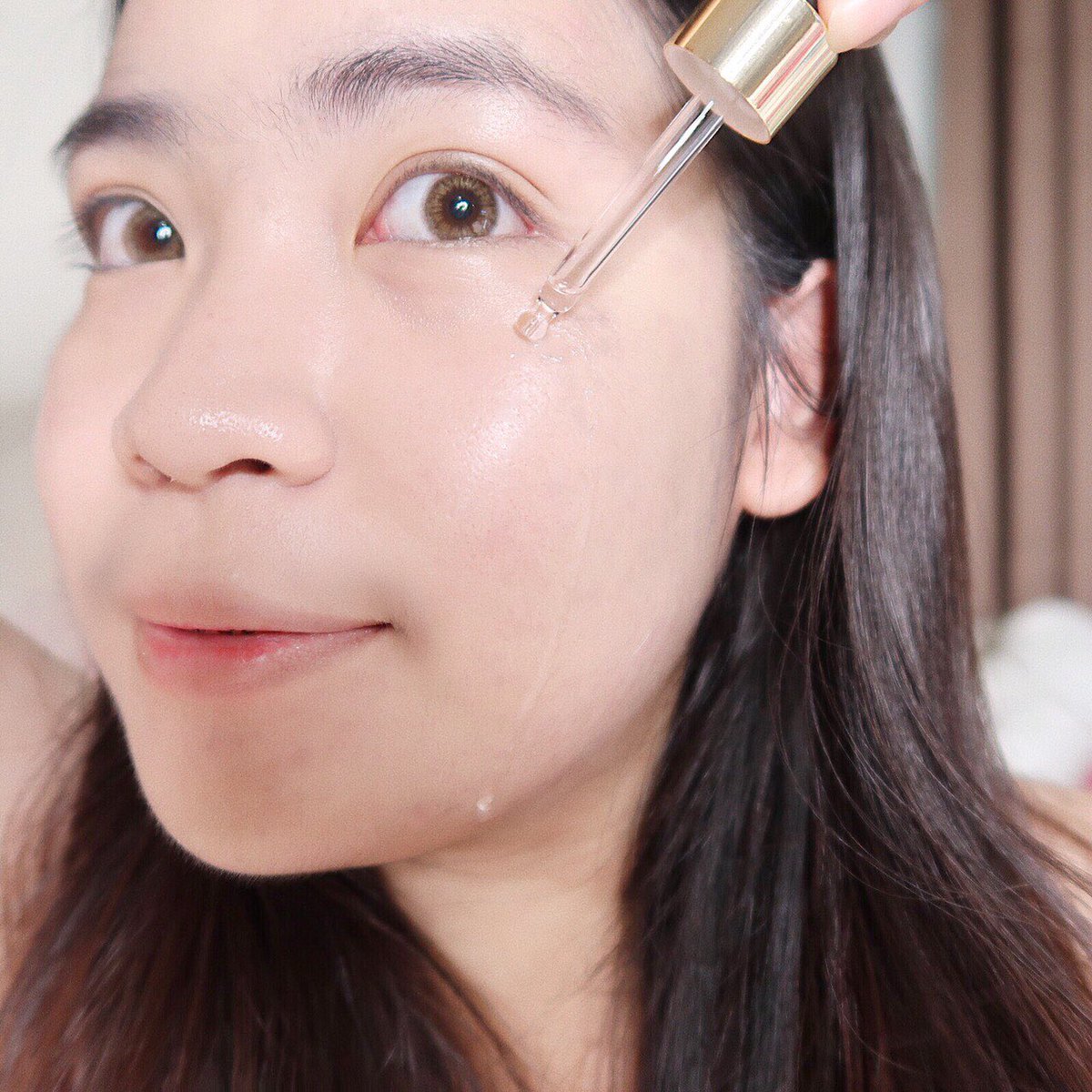 Gopgapreview's tweet photo. เคยเห็นเซรั่มตัวนี้ดังในพันทิปเว่อร์
SNAIL8 Age Defense Advanced Serum อยากแนะนำมาก ใครที่เป็นสิวอักเสบเยอะๆ หรือผิวแห้งอยากได้ผิวอิ่มน้ำ ผิวฟูเด้ง ต้องลอง ช่วงนี้ใช้แล้วตื่นมา ผิวหน้าสุขภาพดีมากอ่ะดีมาก
#Snail8 #TheEssenceOfBeauty #ผิวสวยสยบทุกสรรพสิ่ง #ใช้ดีบอกต่อ https://t.co/qEetsZJKSN