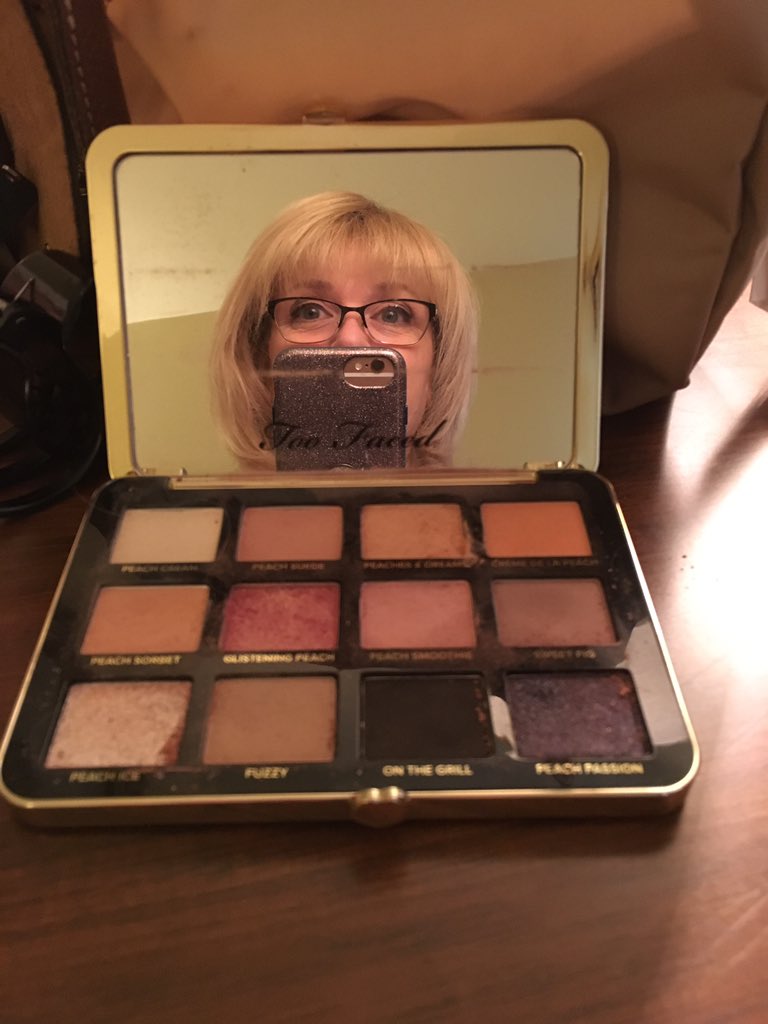 123Tink's tweet image. When your hotel only has one mirror and the other is being used! #makingdo