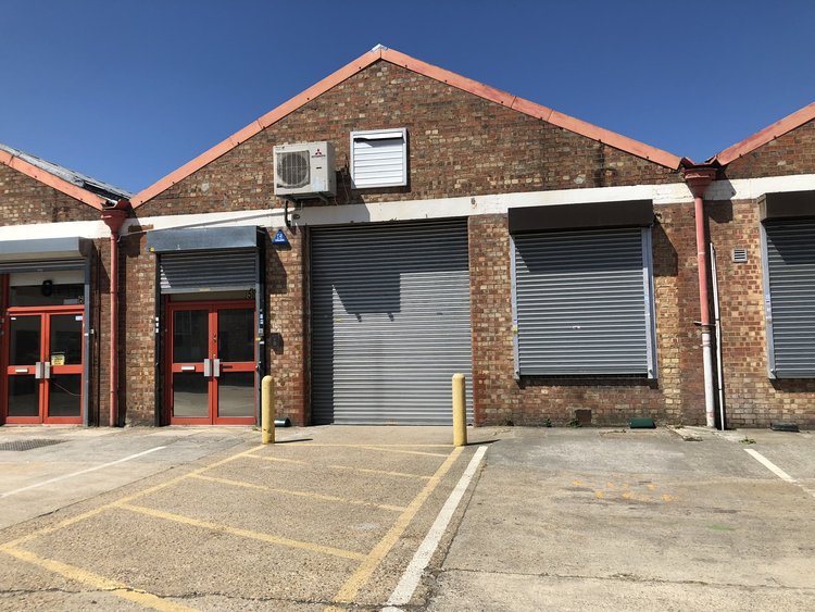 TELSARLTD's tweet image. Warehouse/Storage Unit – To Let in Wembley
5 Quad Road, East Lane Business Park, HA9 7NE

•4,480 SQ FT (416 SQ M)
•Established Industrial Location
•Open Plan Warehouse
•Secure Gated Estate with 24 Hour Access &amp;amp; Security
•Weblink: bit.ly/2XApHNC