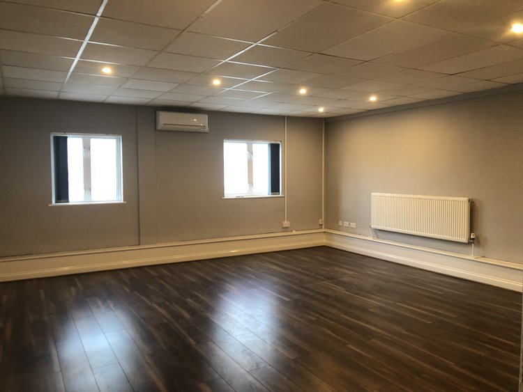 TELSARLTD's tweet image. Warehouse/Storage Unit – To Let in Wembley
5 Quad Road, East Lane Business Park, HA9 7NE

•4,480 SQ FT (416 SQ M)
•Established Industrial Location
•Open Plan Warehouse
•Secure Gated Estate with 24 Hour Access &amp;amp; Security
•Weblink: bit.ly/2XApHNC