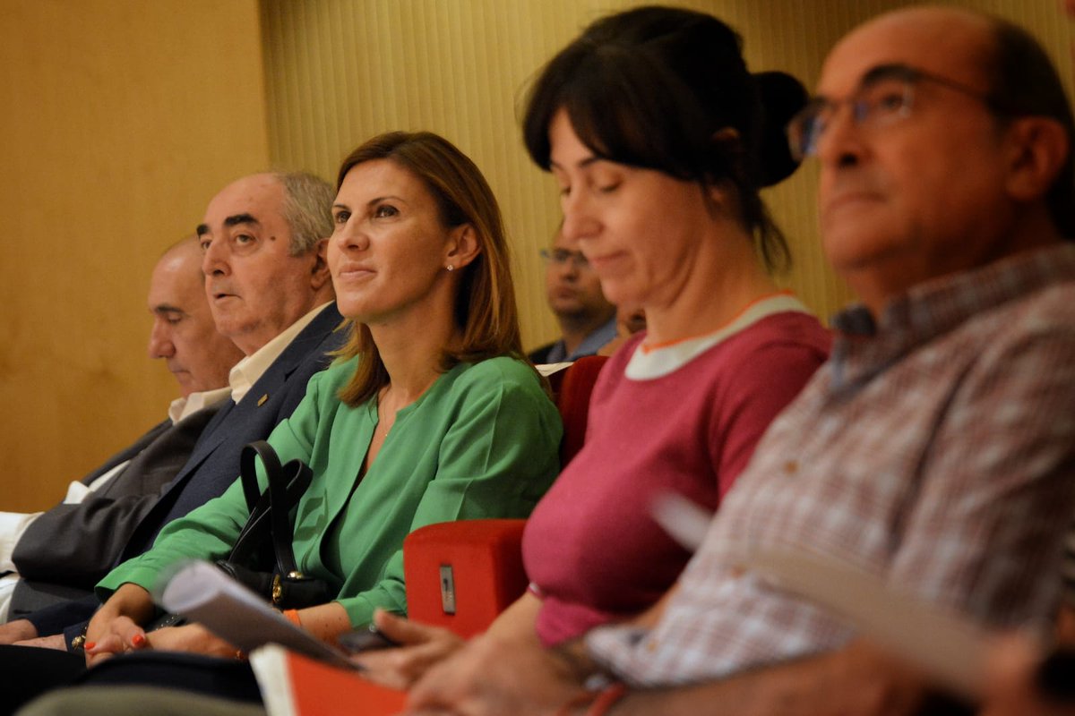 JaraBernues's tweet photo. Hoy en @ibercaja Patio de la infanta compartiendo con @BpwSpain @Amephu la jornada sobre Empresa sostenible. Apoyando el trabajo de las pymes en el futuro de nuestro pais @CEOEAragon @iaf @Cs_Aragon https://t.co/efCzfGdx9M