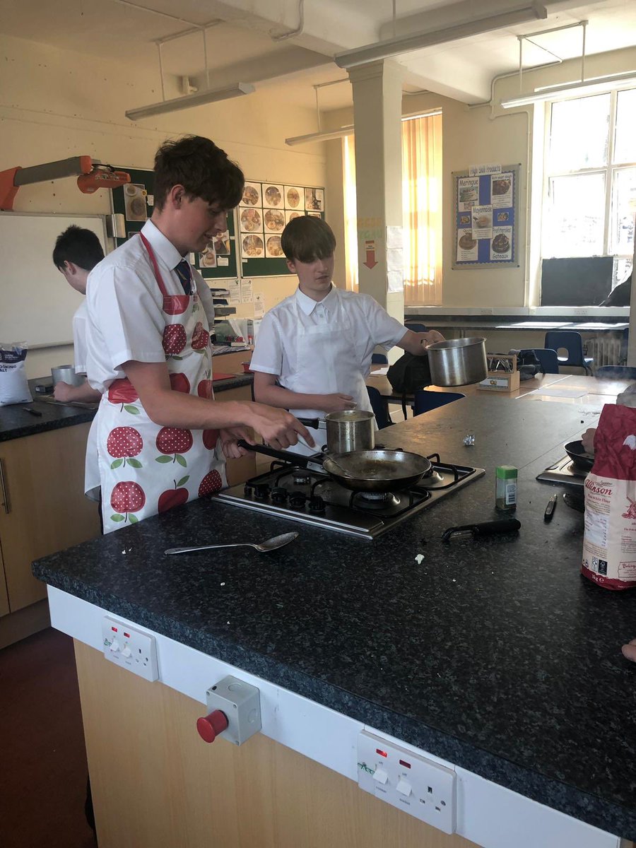 Yr 10 pupils working hard in their cooking skills lesson today 👩‍🍳 👨‍🍳