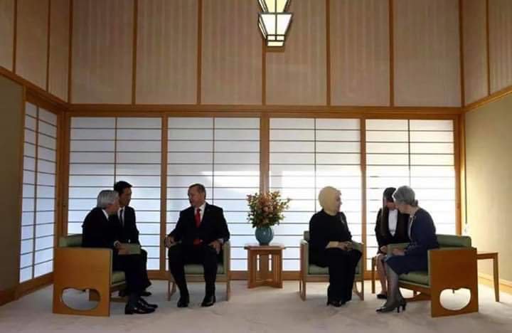 İTİBARDAN TASARRUF OLMAZ DİYENLER! Dünyanın en itibarlı sayılan devleti Japonya'nın İmparatorunun kabul salonu...