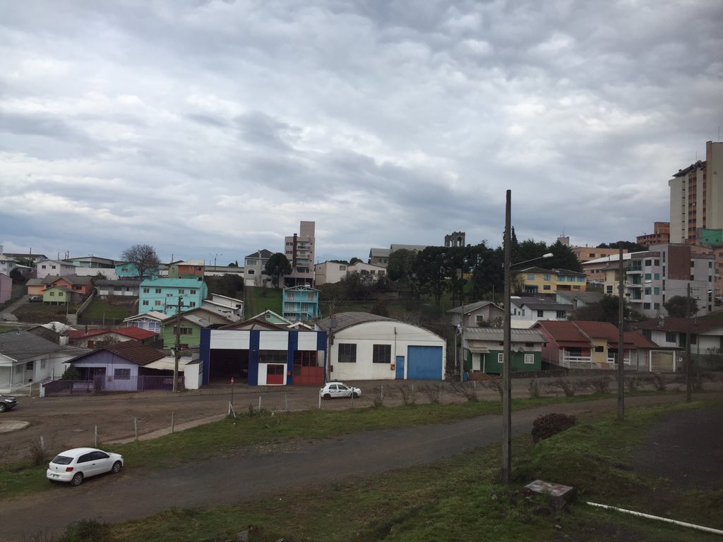 Giuliandres's tweet photo. São Joaquim céu muito nublado. Modelos de previsão do tempo indicam um frio bem forte do meio da próxima semana em diante. Vamos acompanhar. E sempre ver climaterra/piter para maiores informações. https://t.co/q61oxfunj5