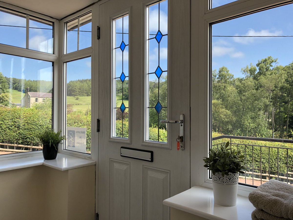 That’s the porch redecorated in Poppies at Westcliffe House, always good to keep on top of these jobs and make everything nice. The sun is shining for our arrivals today as well! westcliffehouse.com
