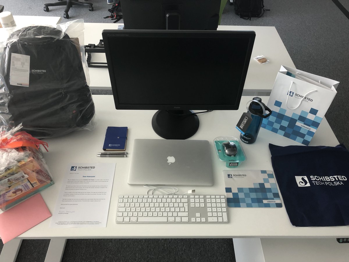 sskorc's tweet image. It&apos;s summer ☀️ so we&apos;re starting the next edition of the internship program at @SchibstedPolska 👩‍💻👨‍💻 This is how our #welcomepack looks like 💻⌨️📓🍬 . If I was starting my career in IT I&apos;d love to do it at Schibsted!