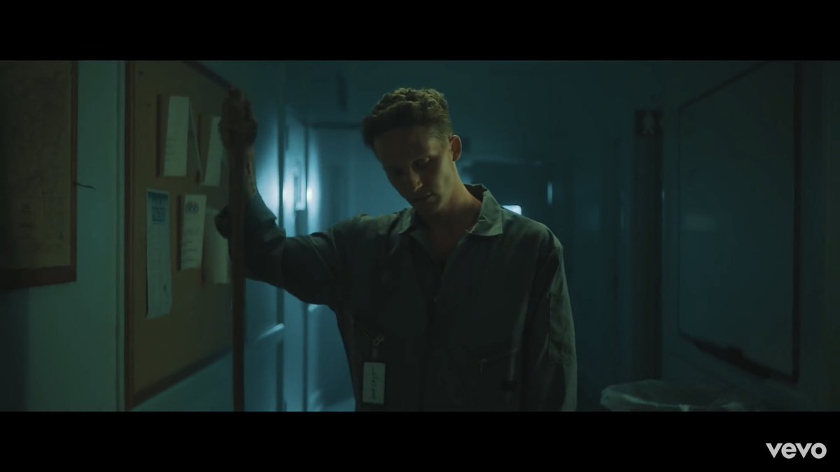 NFDavid10's tweet image. Can someone tell me what his tag says?