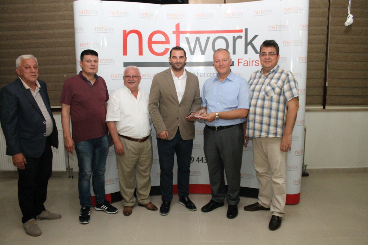 Bursa Büyükşehir Belediyemiz ve Network Fuarcılık işbirliği ile bu yıl üçüncüsü düzenlenen ve sektörümüzün gelişimi adına büyük önem arz eden BURSAF Ayakkabı ve Deri Ürünleri Fuarı bu yılda Bursa Halkı ve sektör temsilcilerinin yoğun ilgisini gördü.