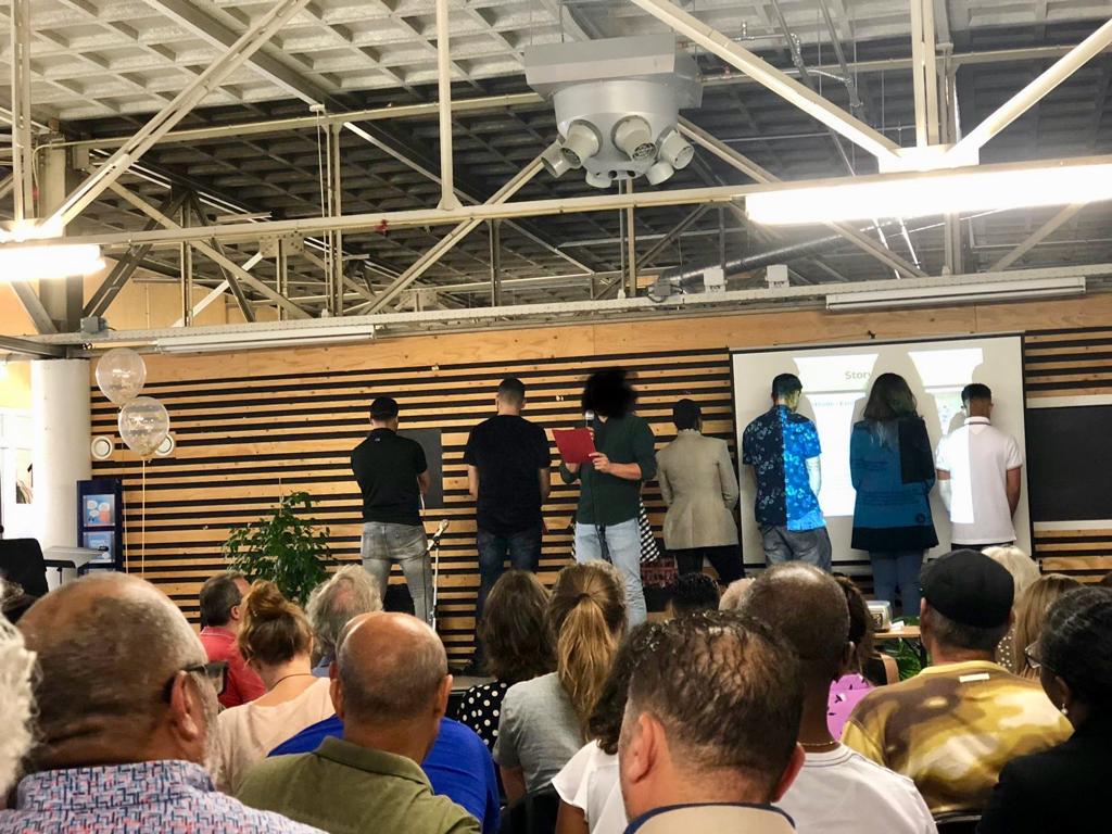 Een betoog voor onze jongeren in armoede en schulden. We strijden door. 👇