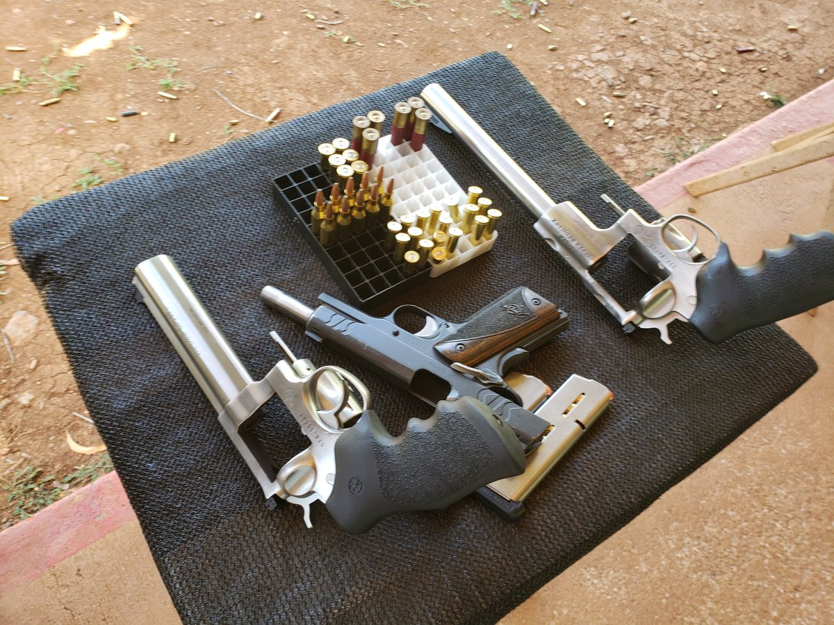 伊賀 裕 子供の頃 デパートの屋上にあったゲームセンターでよくやってたクレー射撃ゲーム 今回は本物を体験してきました 3発中 3発命中しましたー Gosr グアム 屋外射撃場