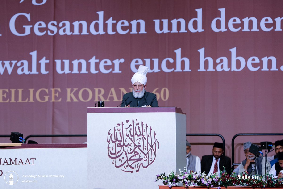alislam's tweet photo. #FlashbackFriday: Scenes from #JalsaGermany 2017 with His Holiness Hazrat Mirza Masroor Ahmad (aba) 

#Islam #Ahmadiyya https://t.co/v109p3HloW