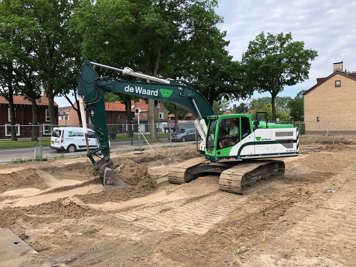 In samenwerking met <a href="/VanWijnenGroep/">Van Wijnen</a> &amp; <a href="/fijnwonen/">Fijn Wonen</a> weer een serie woningen. Dit jaar gaan we naar de 300 op te leveren woningen! #dewaardbv #grondwerk