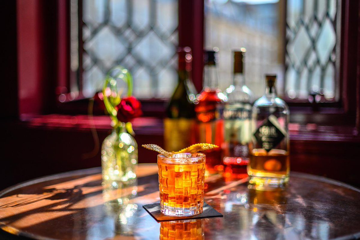 Tropical weather, tropical twist on the Negroni 🌴🍹
Say hello to the rum based ZEGRONI:
.
Fair. Rum  
Antica Formula
Campari  
Aperol
Orange Bitters
.
Cheers to the weekend darlings x  
<a href="/campari/">Campari</a> <a href="/FAIRdrinks/">FAIR ®</a> #weekend #fridayfeels #londoncocktails #londondrinks #cocktails