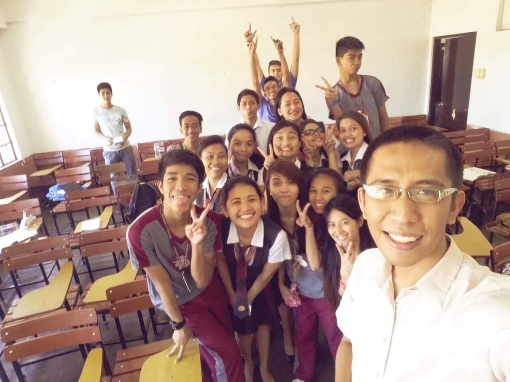 iPsyCARLogy's tweet image. Way back 2015. Ang bilis ng panahon. Ga-graduate na nga naman ang mga batang ito. Congratulations Class of 2019! ❤️
#CARLearning. #teacheREMAN. #BSBA. #Education. #PoliticalScience. #LegalManagement. #Psychology.  #UBCV. #GeneralPsychology.