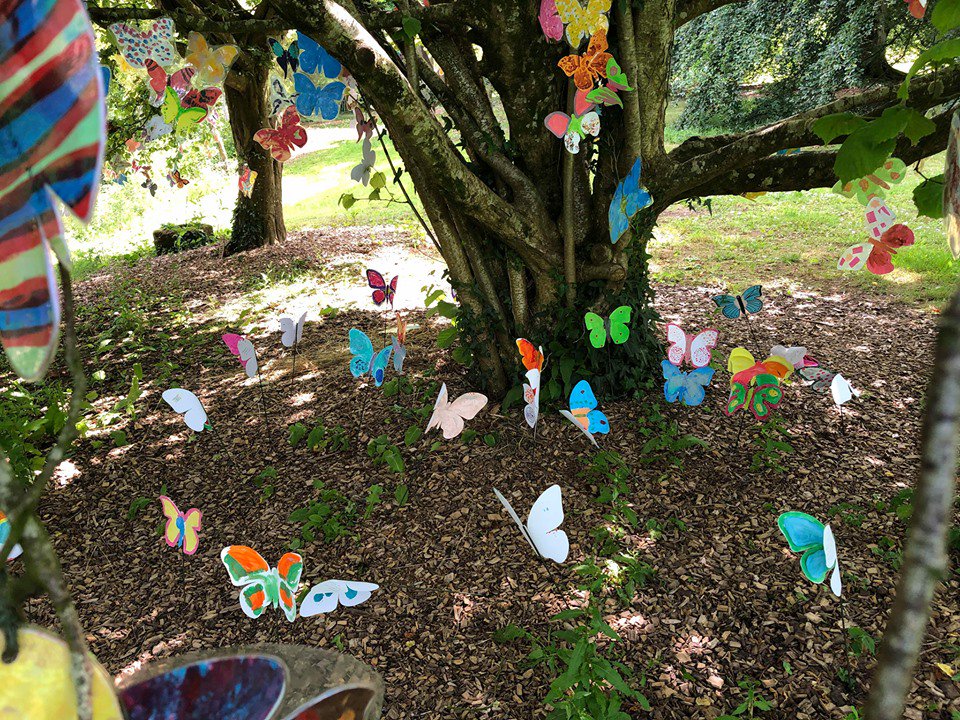 creativemojo's tweet photo. Wonderful day at @knightshayesNT for the #TreeofCelebration.
#artforall #comeandjoinin #artincare #dementiafriendly @CareEngland @CareHomeOpenDay #creativemojo https://t.co/TsEQxcmuBu