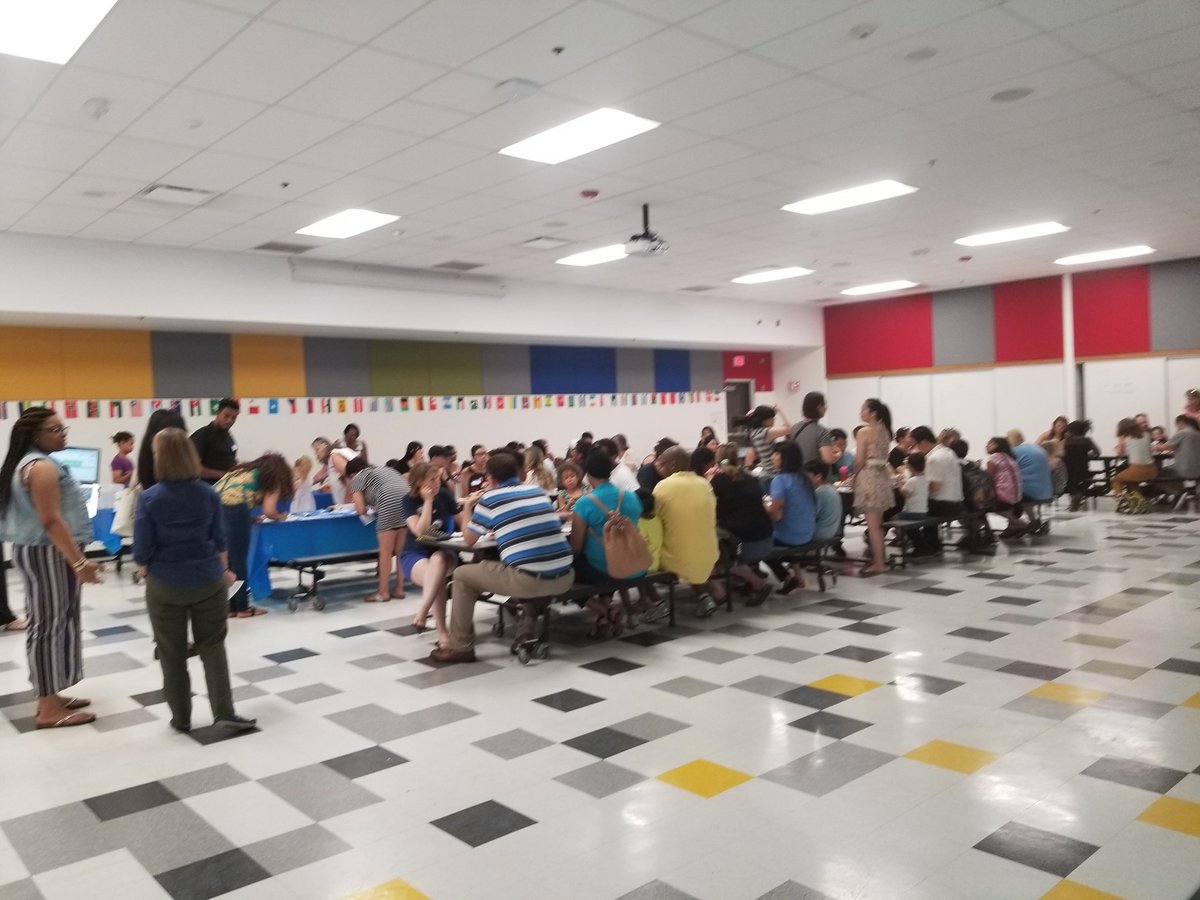 TLaw100's tweet photo. We are excited to have our K-4 Summer Launch families attend a breakfast and classroom visitation hosted by E Team! #oakpark97 @ETeamOakPark @franceskraft @RogersStuckey https://t.co/h0uO86NkgO