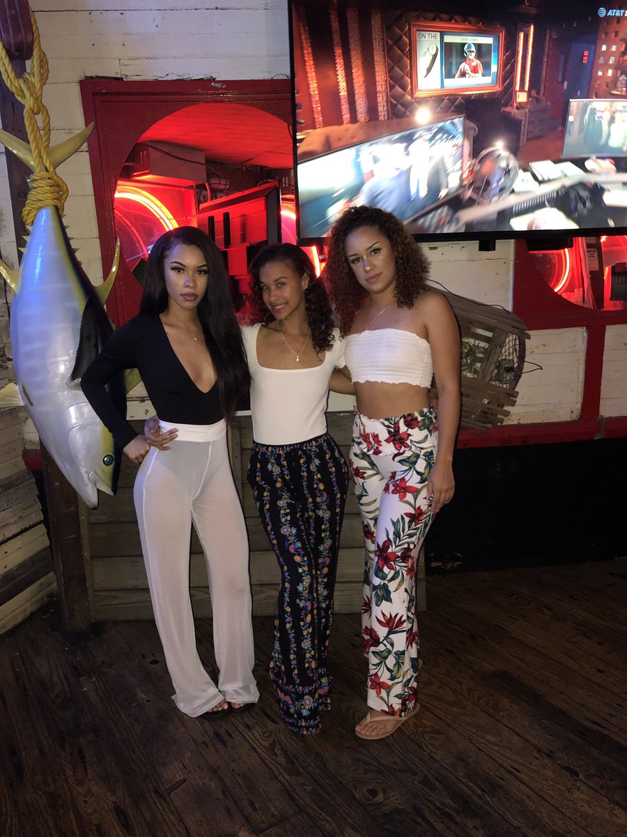 TheHMFamily3's tweet photo. First Tweet!! Happy Birthday to this Bad bitch!!!! Love you with all my heart!! #baddie #fireeeeeeee #presss #firsttweet #happybirthday https://t.co/3G3L9YhAMc