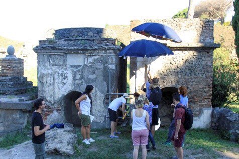 pompeii_project's tweet photo. Documentation of the state of conservation is essential for a holistic understanding of the tombs. So can you guess what the participants and our collegues from the @IBAM_CNR are doing? Find it out soon... #heritageScience #CulturalHeritage #Pompeii #conservationstudents https://t.co/okKGjna2zK