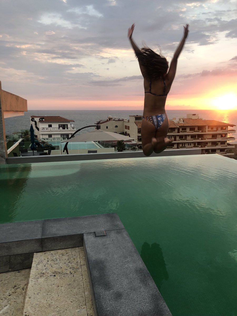 🗣CHI-HOOT🌺 Last week, our chapter sisters: Francina Osoria (ΒΔ/Α), Jessica Montoya (ΒΔ/Θ), Stephanie Reyes (BΔ/Ζ), as well as our sister Rachel Looper (ΒΥ/Α) traveled to the beautiful island of Puerto Vallarta, Jalisco for Francina’s birthday celebration☀️