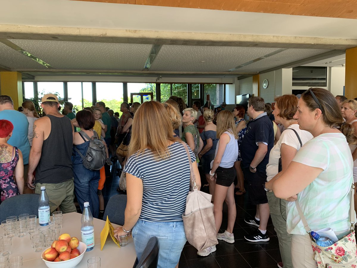 mobinauten's tweet image. Wahnsinn! Beim Vorstellen der ersten #codingforfuture Ergebnisse reicht die Schule nicht aus, allen Platz zu bieten; trotz gefühlter 40 Grad im Gebäude. #codingforkids lockt nicht nur Eltern an, sondern Politik, Kollegen und Interessierte aus allen Bereichen. 
Dank an alle!