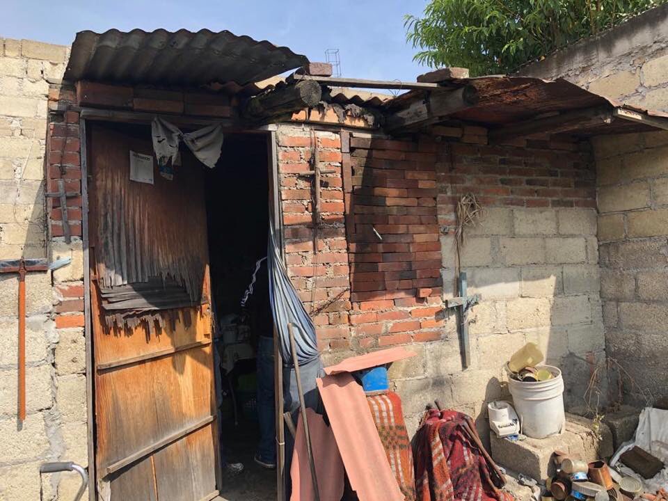 RicardoCortesM's tweet photo. Honrando los principios de mi partido el @PRIMetepecOf17 apoyamos a quienes más lo necesitan, en esta ocasión acudimos con Félix de 88 años, de Santa Cruz Ocotitlán, ella vive sola y se encuentra en condiciones de alta vulnerabilidad por lo que le llevamos unas láminas. https://t.co/8lnvlbYrFL
