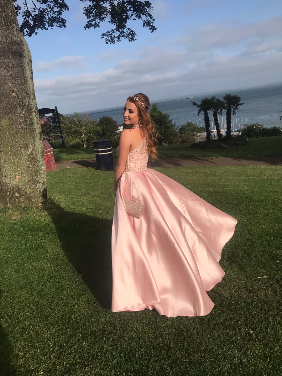 CaseyRoseAmelia's tweet photo. Prom 💞👑💖✨💗 https://t.co/FJWq9v2Oxz