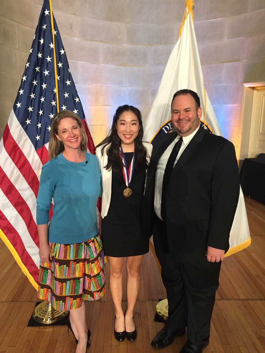 incredibble_pen's tweet photo. Thankful @PVPHS_PTSA made it possible for me &amp; @MarkLGreenberg to support Lauren as she was honored with the Presidential Scholar Award in Washington D.C. #proud #brightfuture #liveloveLIT @PVPHS_Principal @pvpschools @usdepted https://t.co/UoSfQ1J50V