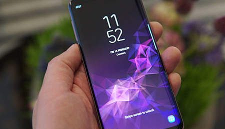 LucasAntonioNe2's tweet photo. Comprei samsung s10 chegou ontem a noite é muito bom  e a câmera é perfeita nunca vi um celular melhor que esse recomendo vocês comprarem é caro mas só economizar https://t.co/84eju72epK