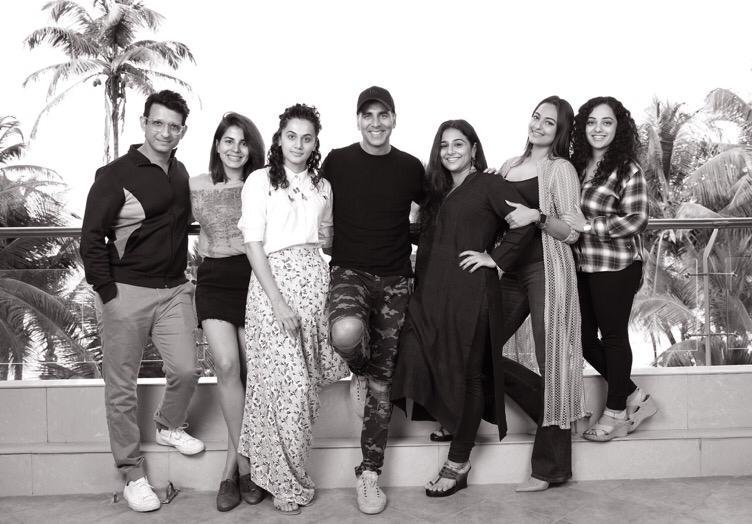 JOYDIPP04465425's tweet photo. OFFICIAL... No change in release date... #MissionMangal to release on 15 Aug 2019... Stars Akshay Kumar, Vidya Balan, Sonakshi Sinha, Taapsee Pannu, Nithya Menen, Kirti Kulhari and Sharman Joshi... Directed by Jagan Shakti. #IndependenceDay https://t.co/nhbv8z5tJO
