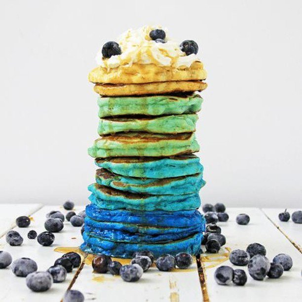 HeavenlyRecipe's tweet photo. Looking for the best blueberry pancake recipe you can make? Not only these blueberry pancakes amazing, but they are also beautiful too. Stack them up and see the ombre blue appear.⁣
⁣
RECIPE: https://t.co/1RtWfxPngQ⁣
⁣
#myheavenlyrecipes #pancakes #o… https://t.co/l8Gcmlf03r https://t.co/lzV0V2Pmdw